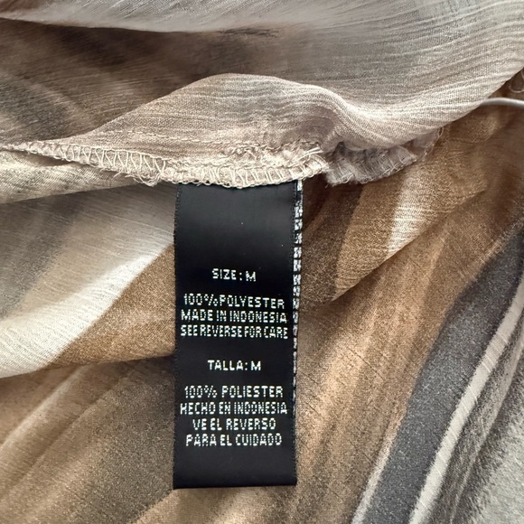 Stylish Women's Graphic Top - Picture 9 of 10